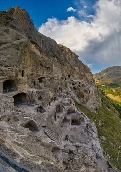 Σπήλαιο του βουνού πόλη της Vardzia στη γεωργία — Φωτογραφία Αρχείου