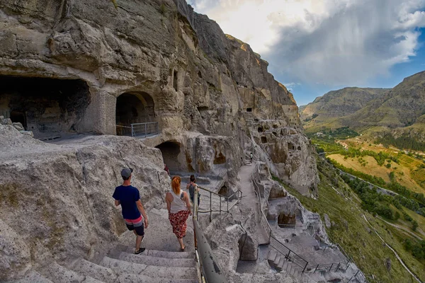 Vardzia, Gruzie - 06 srpna 2017: jeskyně horské město Vardzia — Stock fotografie