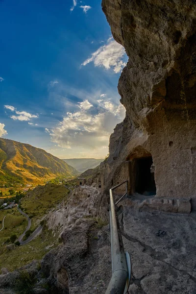 Horská jeskyně město Vardzia v Gruzii — Stock fotografie