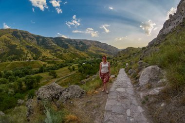 Georgia ülkede uzun iz dağ yolu