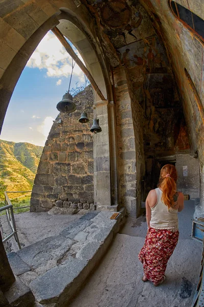 Young woman in Vardzia Cave Monastery of Georgia — Stock Photo, Image