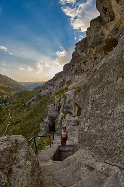 Climbing stairs of Vardzia cave city in Georgia — Stock Photo, Image