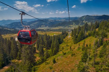 Goderdzi, Gürcistan - 08 Ağustos 2017: yeni inşa edilen modern teleferik