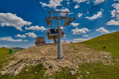 Goderdzi, Acara bölgesinde, Gürcistan - 08 Ağustos 2017: yeni teleferik 