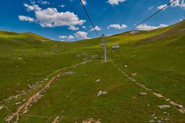Hava teleferik yüksek çim plai ile Kafkasya dağlarında