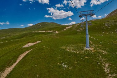 Hava teleferik yüksek çim plai ile Kafkasya dağlarında