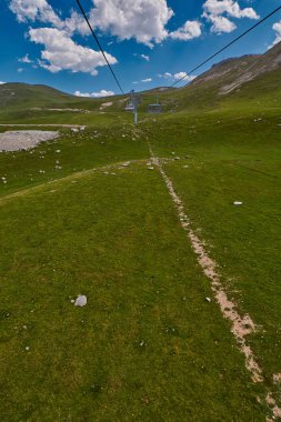 Hava teleferik yüksek çim plai ile Kafkasya dağlarında