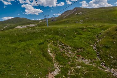 Goderdzi, Acara bölgesinde, Gürcistan - 08 Ağustos 2017: yeni teleferik 