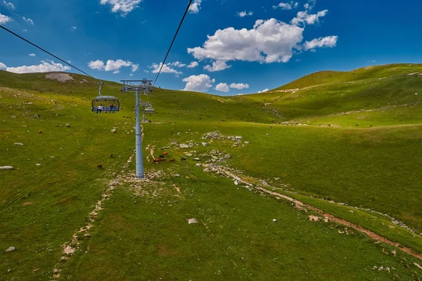 Goderdzi, Acara bölgesinde, Gürcistan - 08 Ağustos 2017: yeni teleferik 