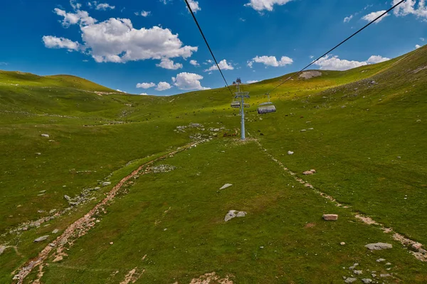 Hava teleferik yüksek çim plai ile Kafkasya dağlarında