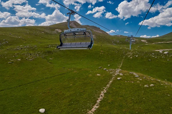 Hava teleferik yüksek çim plai ile Kafkasya dağlarında