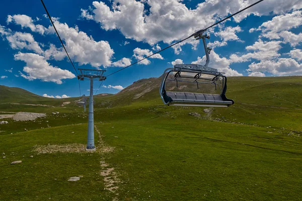 Hava teleferik yüksek çim plai ile Kafkasya dağlarında