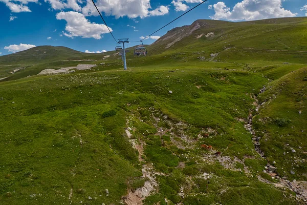 Goderdzi, Acara bölgesinde, Gürcistan - 08 Ağustos 2017: yeni teleferik 