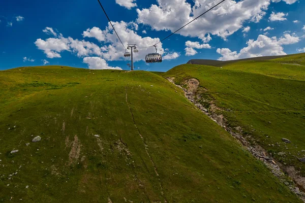 Goderdzi, Acara bölgesinde, Gürcistan - 08 Ağustos 2017: yeni teleferik 