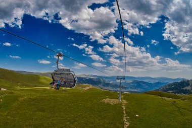 Acara bölgesinde, Gürcistan - 08 Ağustos 2017: mutlu turist sürme 