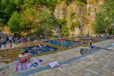 Borjomi, Gürcistan - 07 Ağustos 2017: termal Kaplıcalar havuzda B