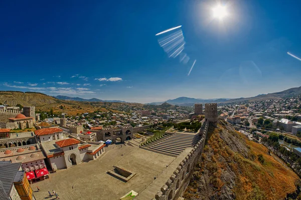 Akhaltsikhe, Georgien - 08 augusti 2017: berömda renoverade Rabati C — Stockfoto