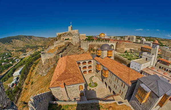 Célèbre complexe du château de Rabati rénové par temps ensoleillé d'été — Photo