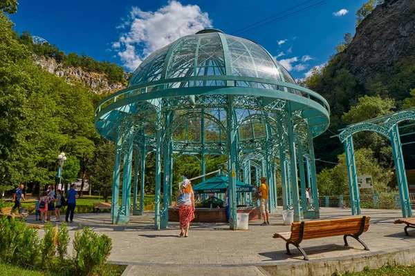 Borjomi, Gürcistan - 07 Ağustos 2017: ünlü maden suyu Galeri — Stok fotoğraf