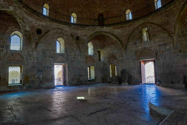 RABATI CASTLE, GEORGIA - 08 DE AGOSTO DE 2017: Interior vazio de Mosqu — Fotografia de Stock