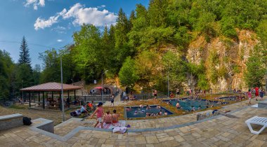 Borjomi, Gürcistan - 07 Ağustos 2017: termal sıcak sprin Panoraması