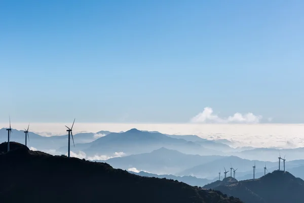 Στην ενδοχώρα αιολικό πάρκο — Φωτογραφία Αρχείου