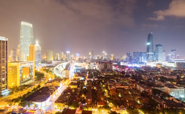 Tianjin yöllä — kuvapankkivalokuva