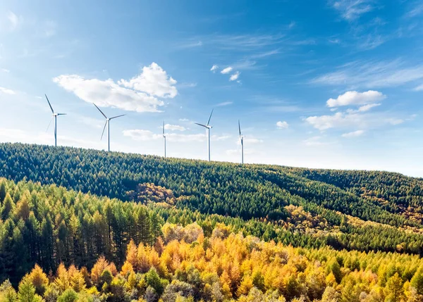 Windturbines op de heuvel — Stockfoto