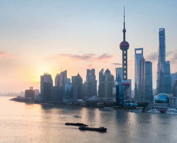 Shanghai i soluppgång — Stockfoto