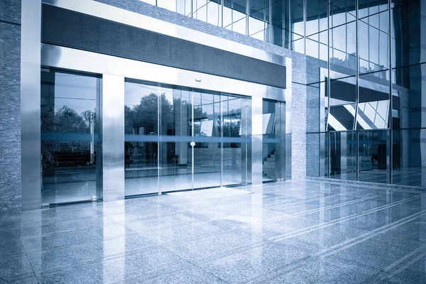 Office building entrance and automatic glass door — Stock Photo, Image