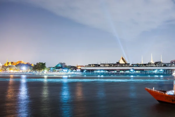 Vista notturna del fiume Chao Phraya — Foto Stock