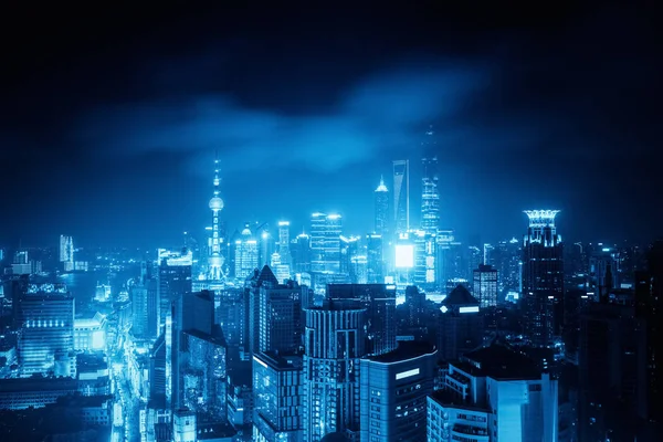 Shanghai en la noche con tono azul — Foto de Stock