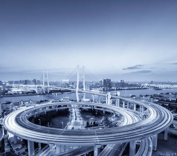 Nanpu bridge içinde gece shanghai — Stok fotoğraf