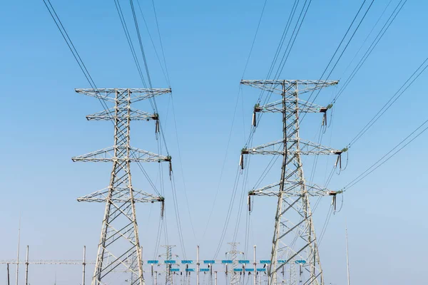 Pilón de transmisión de electricidad — Foto de Stock
