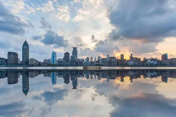 Beautiful the bund of shanghai at dusk — Stock Photo, Image