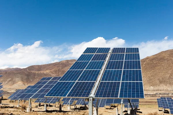 Energía solar en la meseta tibetana — Foto de Stock