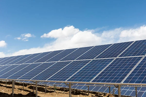 Energía solar en la meseta tibetana — Foto de Stock