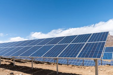 Plato üzerinde güneş enerjisi