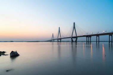 Dongting sunset Gölü Bridge'de