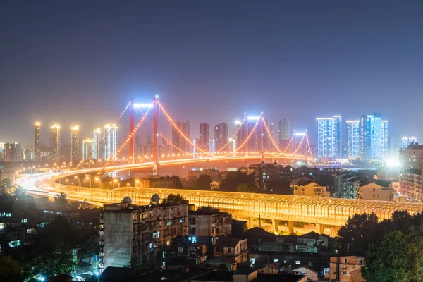 Wuhan asma köprü gece