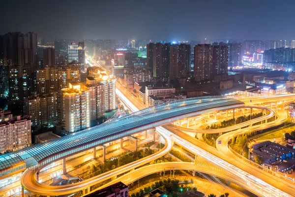 Wuhan cityscape vista noturna — Fotografia de Stock