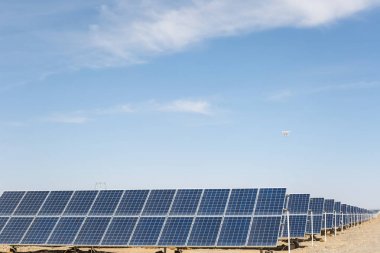 gobi Çölü üzerinde güneş enerjisi