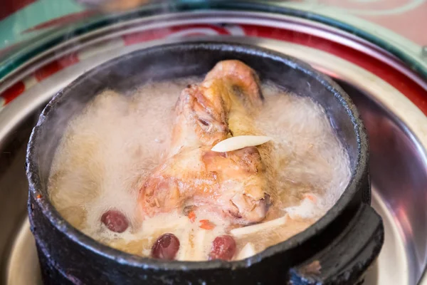 Motuo stone pot of chicken — Stock Photo, Image