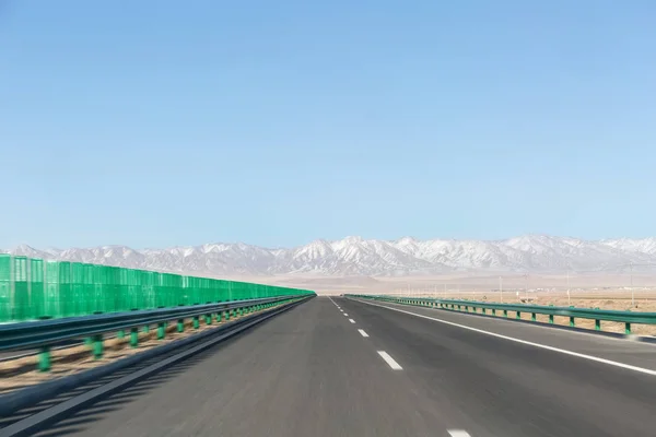 Highway on wilderness — Stock Photo, Image