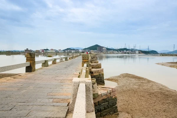 Antiguo puente de piedra — Foto de Stock