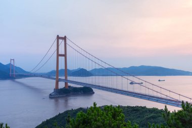 Zhoushan xihoumen bridge uygulamasında günbatımı