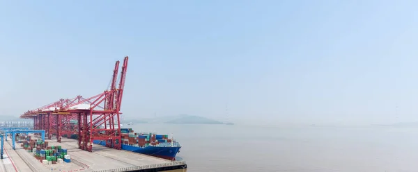 Los puertos de aguas profundas de ningbo — Foto de Stock