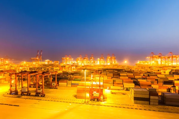 Modern nakliye liman gece