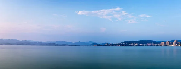 Hangzhou tausend Insel Seepanorama — Stockfoto
