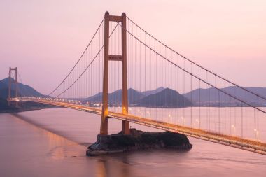 Zhoushan xihoumen bridge uygulamasında günbatımı